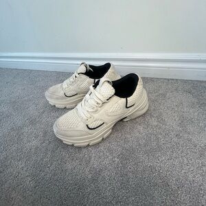 Zara Cream and Black Women's Sneakers